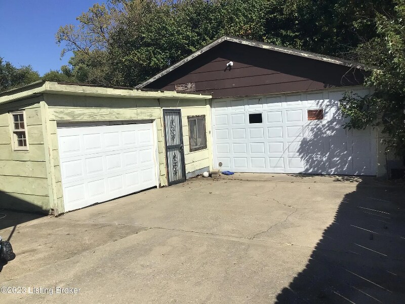 Building Photo - 323 N 38th St