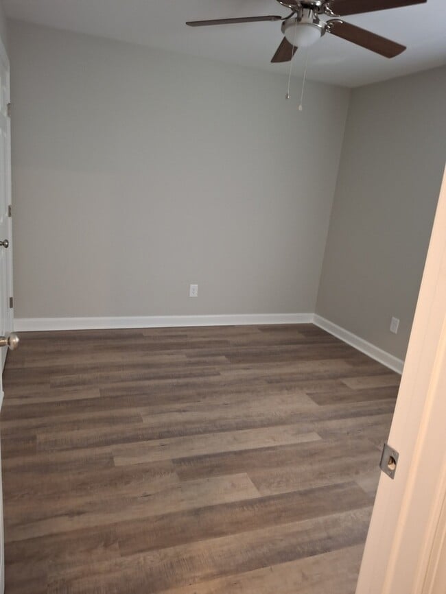 Building Photo - 2 Bedroom 1.5 Bath