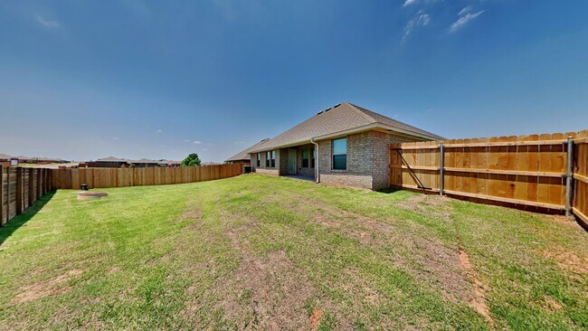 Building Photo - Beautiful 4 Bedroom 2 Bathroom Corner Lot ...