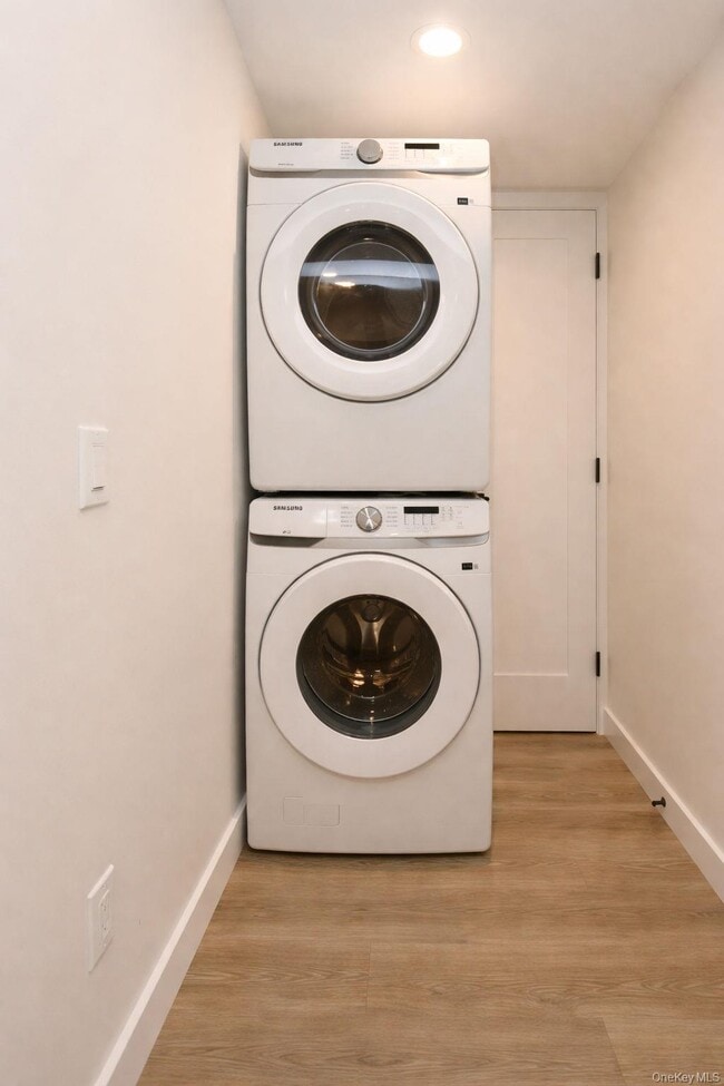 Building Photo - 52 Roe Ave