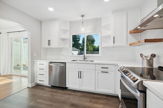 Building Photo - Classicly Charming Remodeled Garden Tract ...