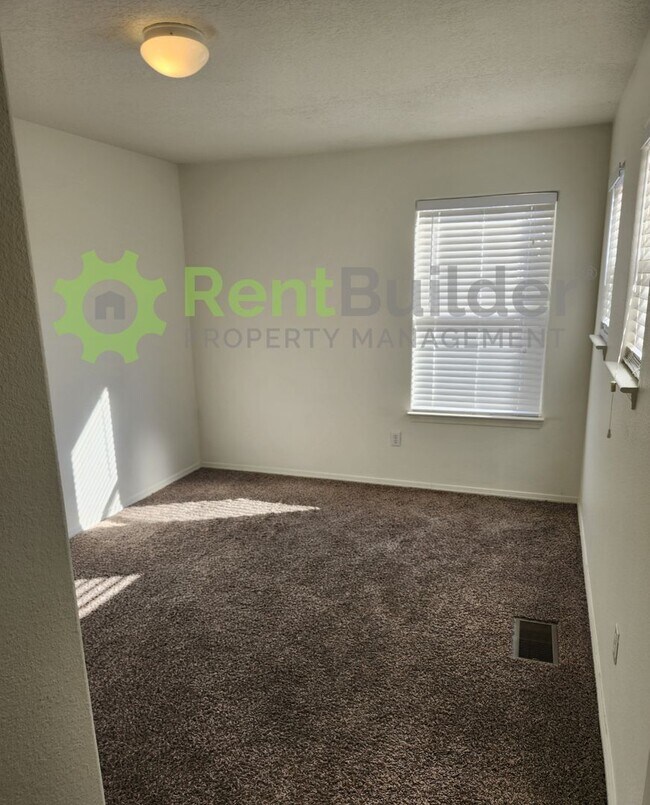 Building Photo - Stunning 5-Bed Northern Hills Home – Now Just $2,395/Month!