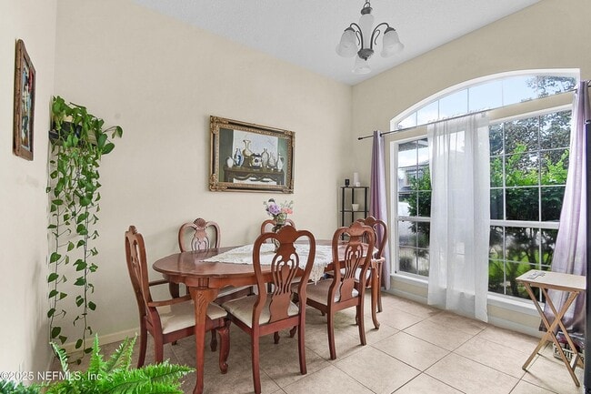 Building Photo - 237 N Hidden Tree Dr