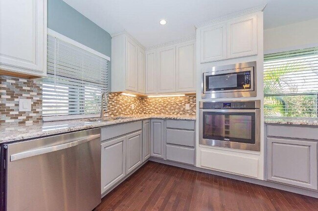 Building Photo - 13335 Cross Pointe Dr