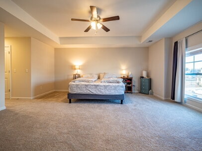 Building Photo - HUGE Owner's Suite!