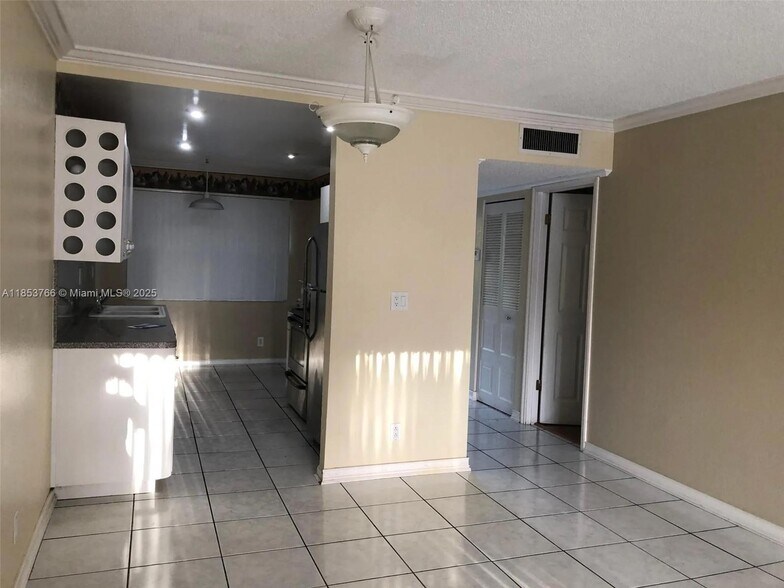 Building Photo - 8450 Lagos de Campo Blvd