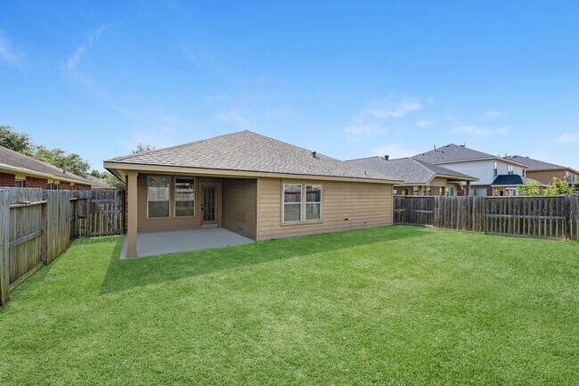 Building Photo - 4014 Pinecrest Hollow