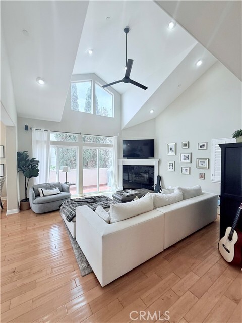 Building Photo - 307 N Broadway