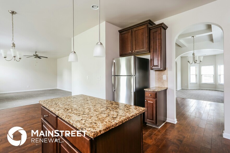 Building Photo - 12185 Centerra Dr