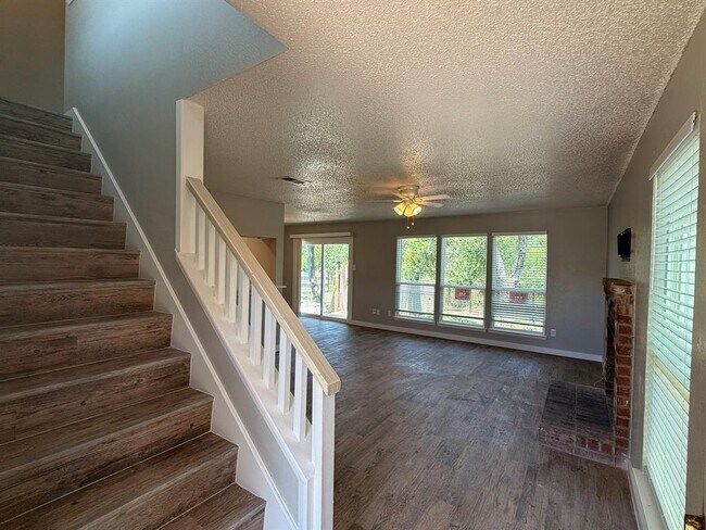 Building Photo - 13339 Water Oak Ln