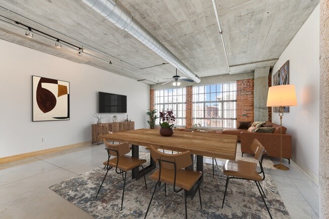 Building Photo - Fashion Square I