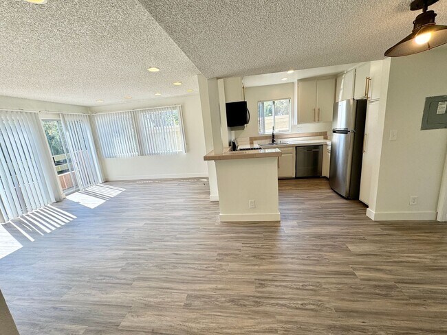 Interior Photo - can372