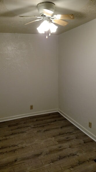 Building Photo - 121 College St