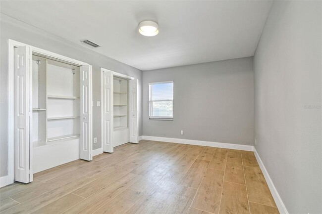 Building Photo - 3913 Fontainebleau Dr