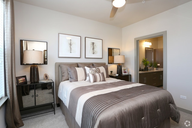 Building Photo - 700 E Algonquin Rd