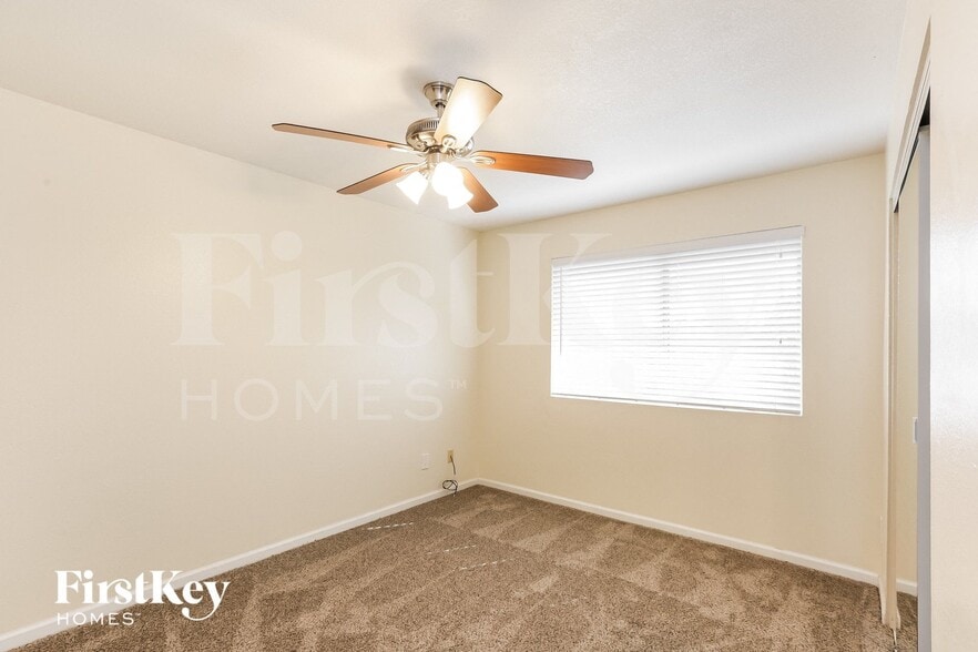 Building Photo - 3012 S Evergreen Rd