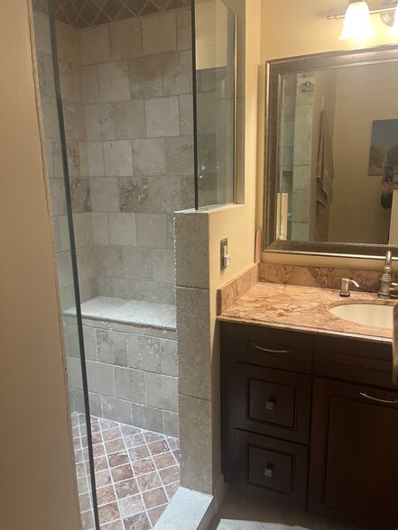 Building Photo - 840 Meadowland Dr