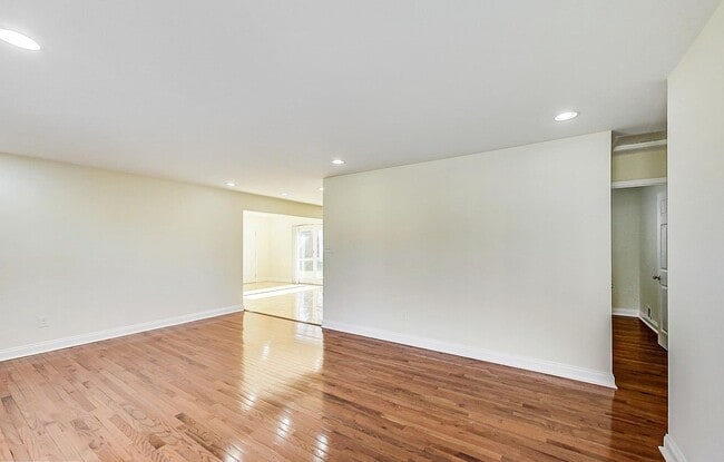 Building Photo - 6426 Prospect Terrace
