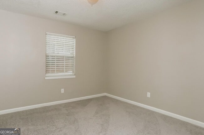 Building Photo - 2453 Crestdale Cir SE