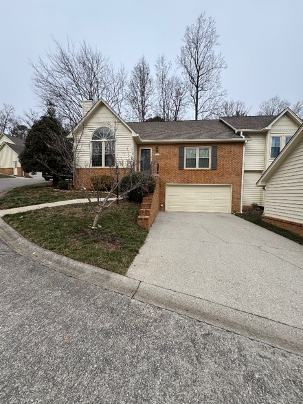 Building Photo - 1112 Greywood Dr