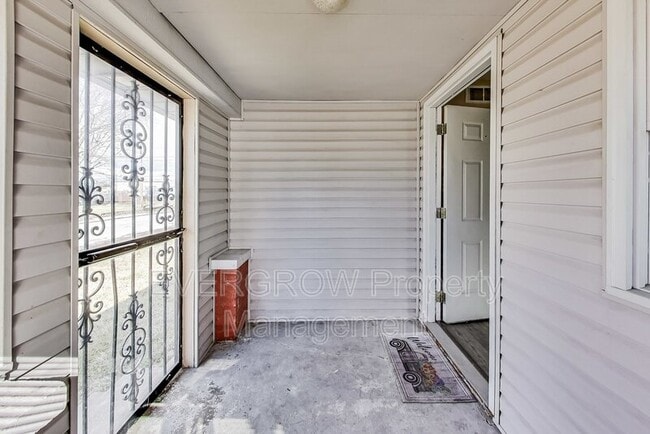 Building Photo - 1417 N Denny St