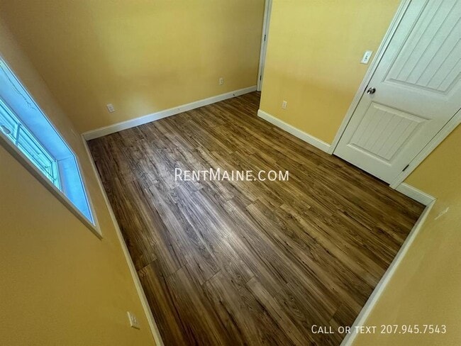 Building Photo - 11 Basketball Ct