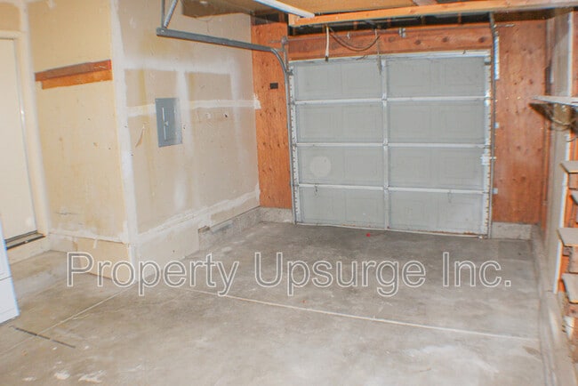 Building Photo - 122 W 5th St