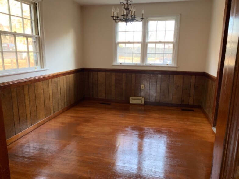 Building Photo - 14201 Harrowgate Rd