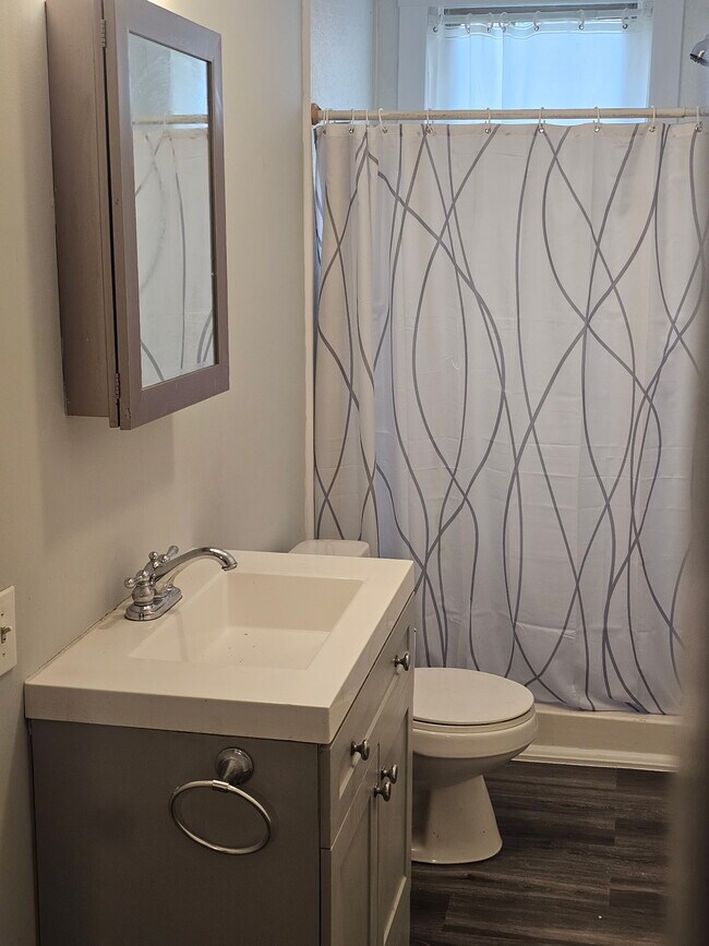 Building Photo - Central St