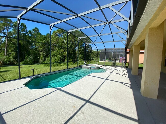 Building Photo - Large home in gated community of Aviana Resort