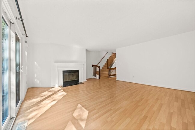 Building Photo - 849 Boston Post Rd E