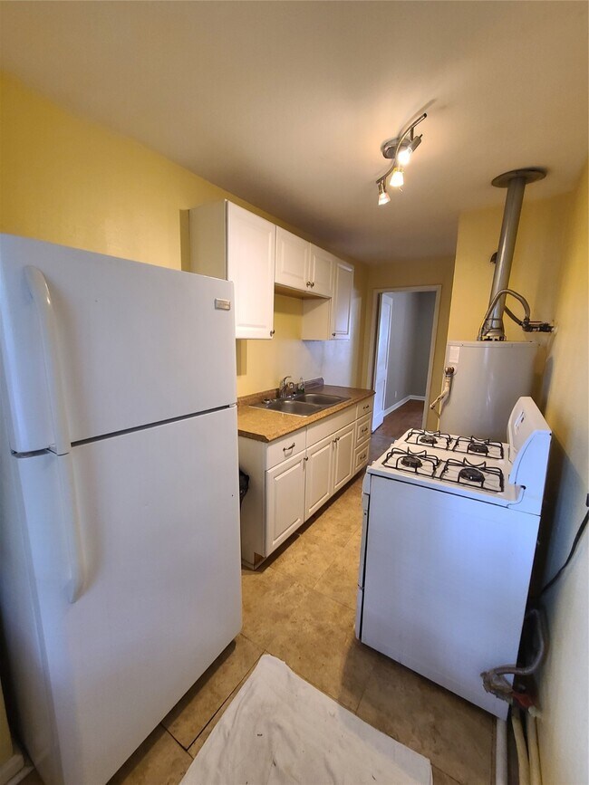 Building Photo - 1434 Lawson St