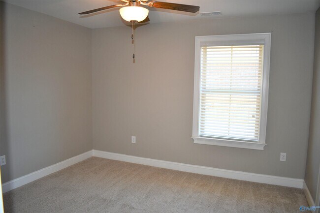 Building Photo - 104 Kinglet Wy