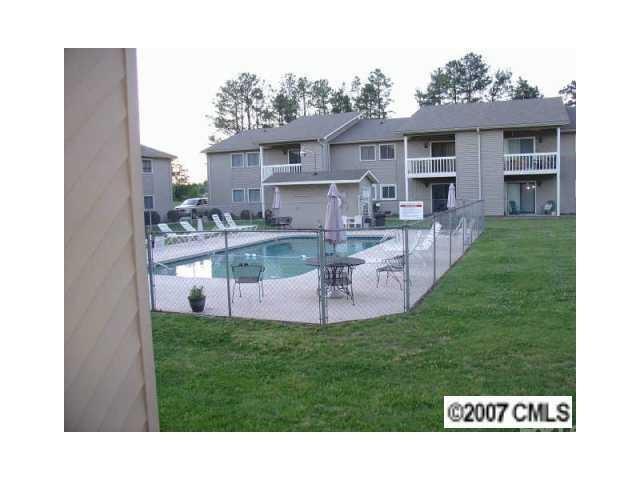 Building Photo - 140 Lake Concord Rd NE