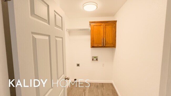 Building Photo - 9317 Apple Dr