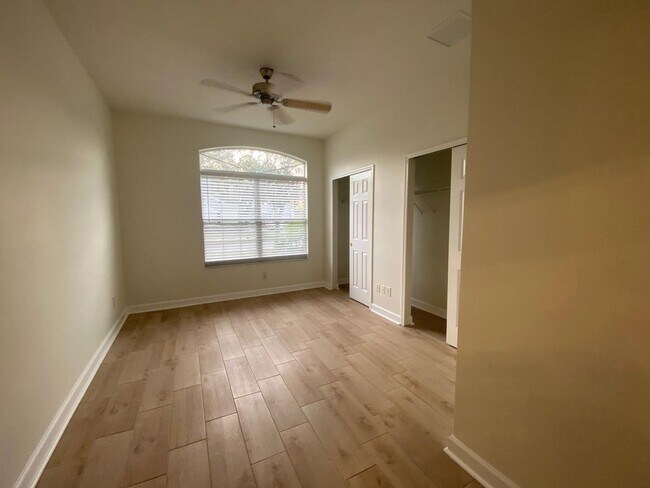 Building Photo - Your Dream Home Awaits! 5 bedroom 3 bath Single Family HOME!!