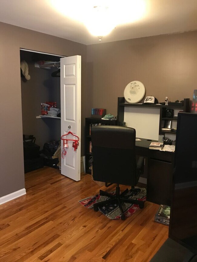 Building Photo - 28 Nash St