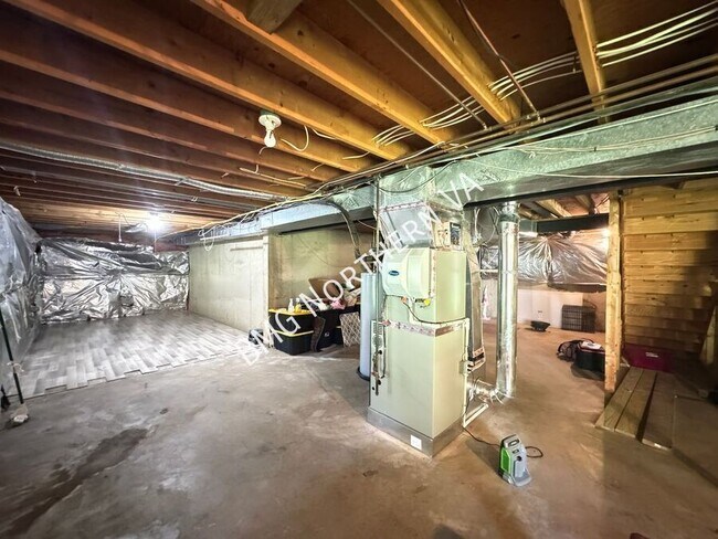 Building Photo - 10205 Daylily Ct