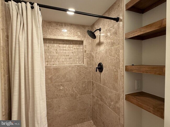 Building Photo - 71 Oak Knoll Dr