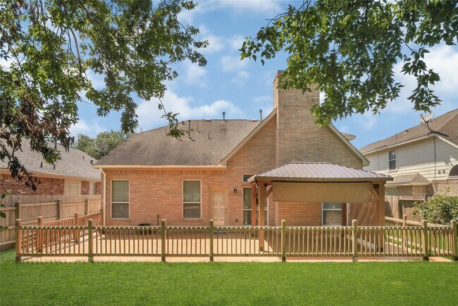 Building Photo - 25525 Oakhurst Forest Dr