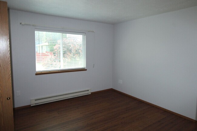 Building Photo - 1020 W Lacrosse Ave