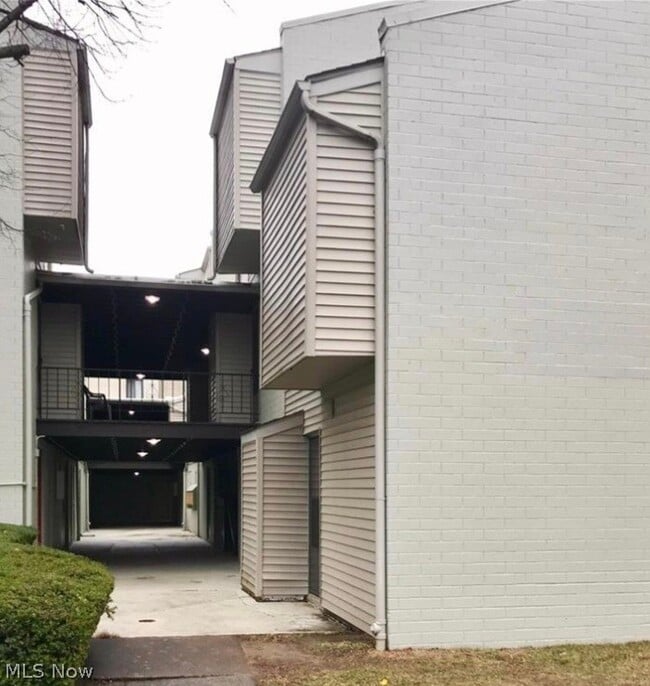 Building Photo - 38430 North Ln