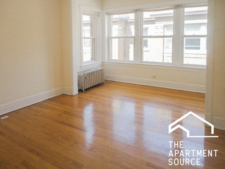 Building Photo - 5047 N Damen Ave