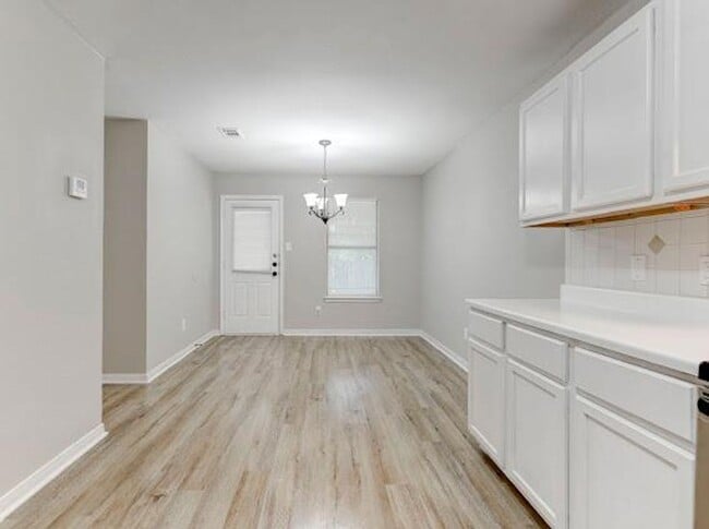 Building Photo - 2321 Terrace Dr