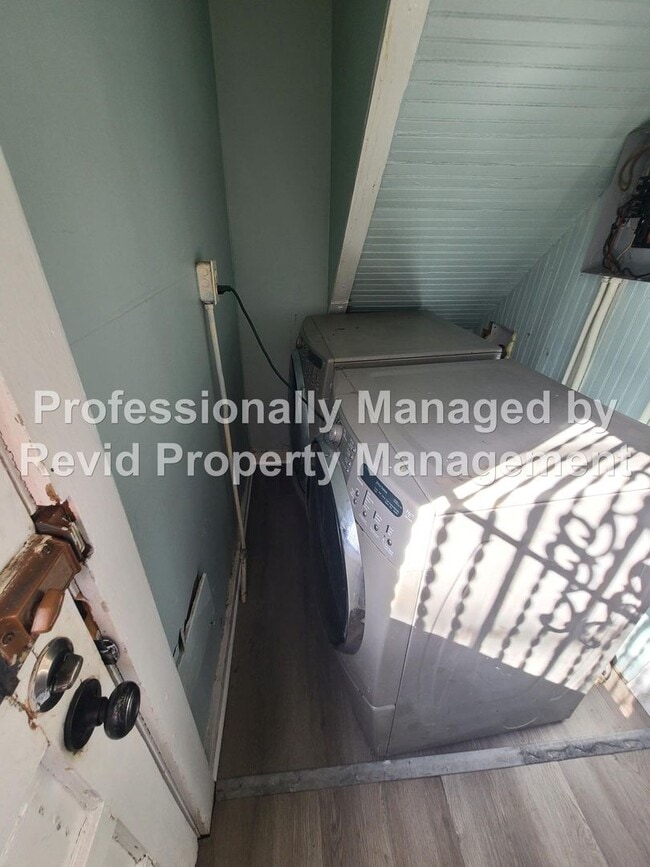 Building Photo - 1535 Jackson Ave