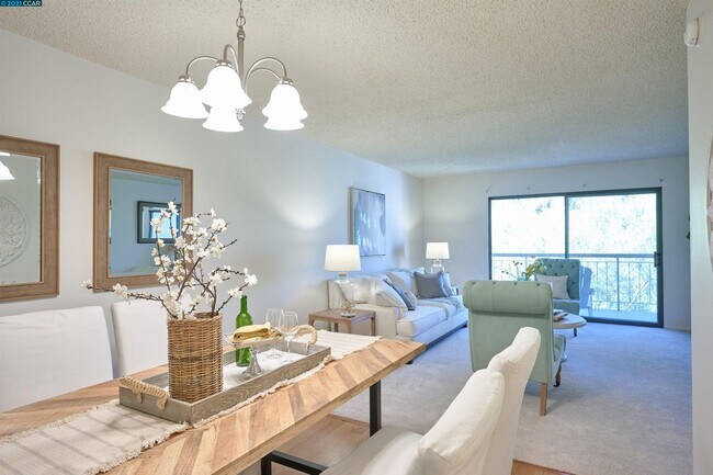 Dining Room - 340 N Civic Dr