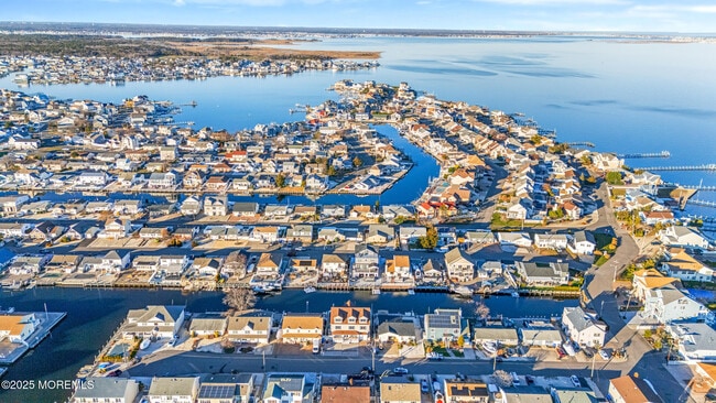 Building Photo - 3456 E Thistle Ave