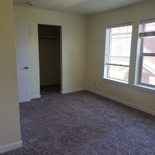 Building Photo - SAW1530A