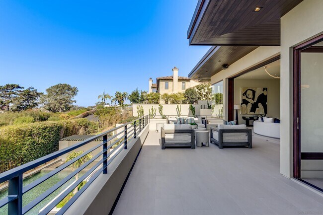 Building Photo - 8070 La Jolla Scenic Dr N