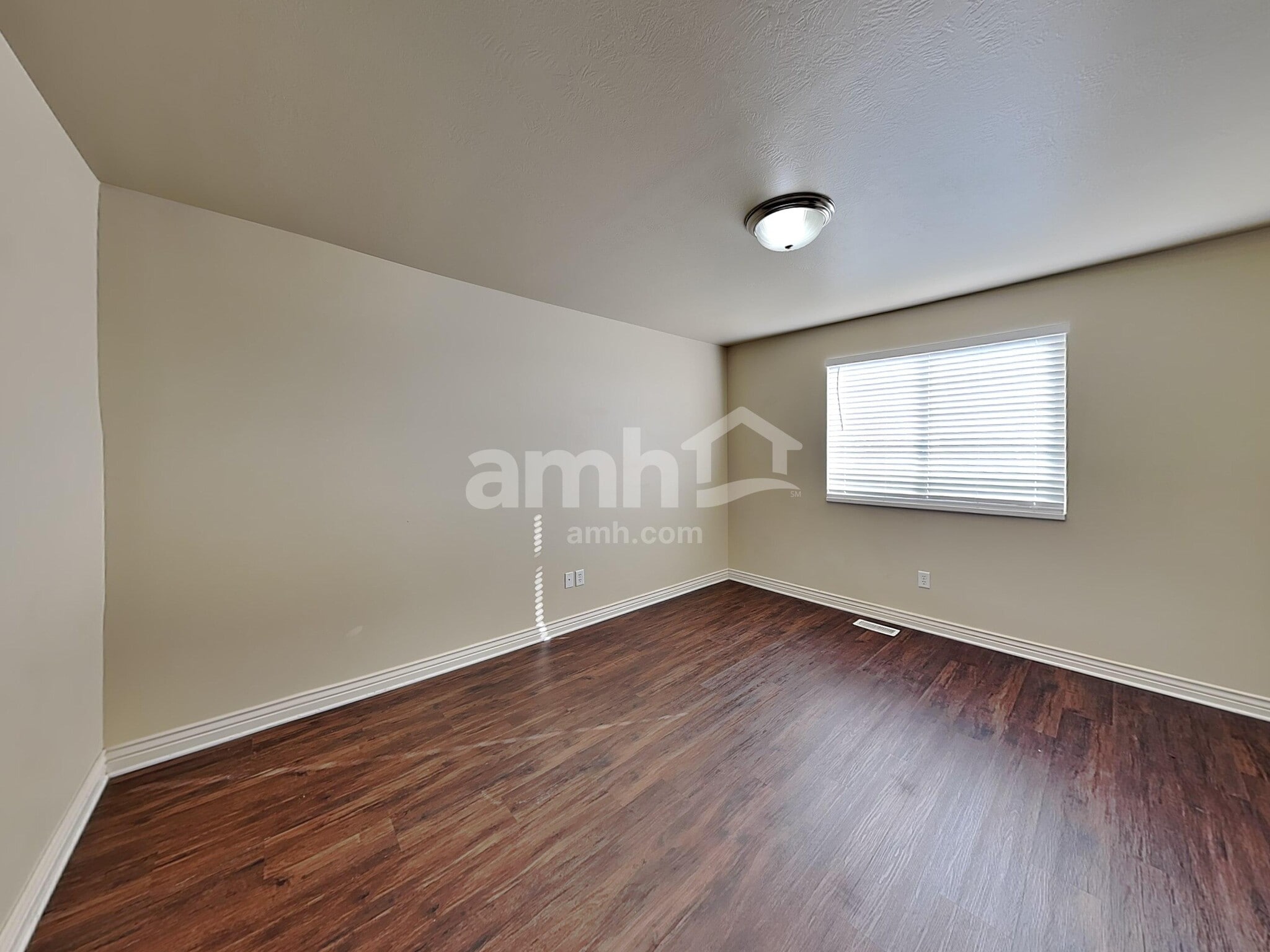 Building Photo - 856 E 2150 S